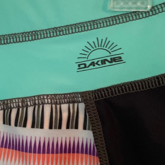 Dakine 'Persuasive Boy Shorts' in Zanzibar pattern - Picture 3 of 7